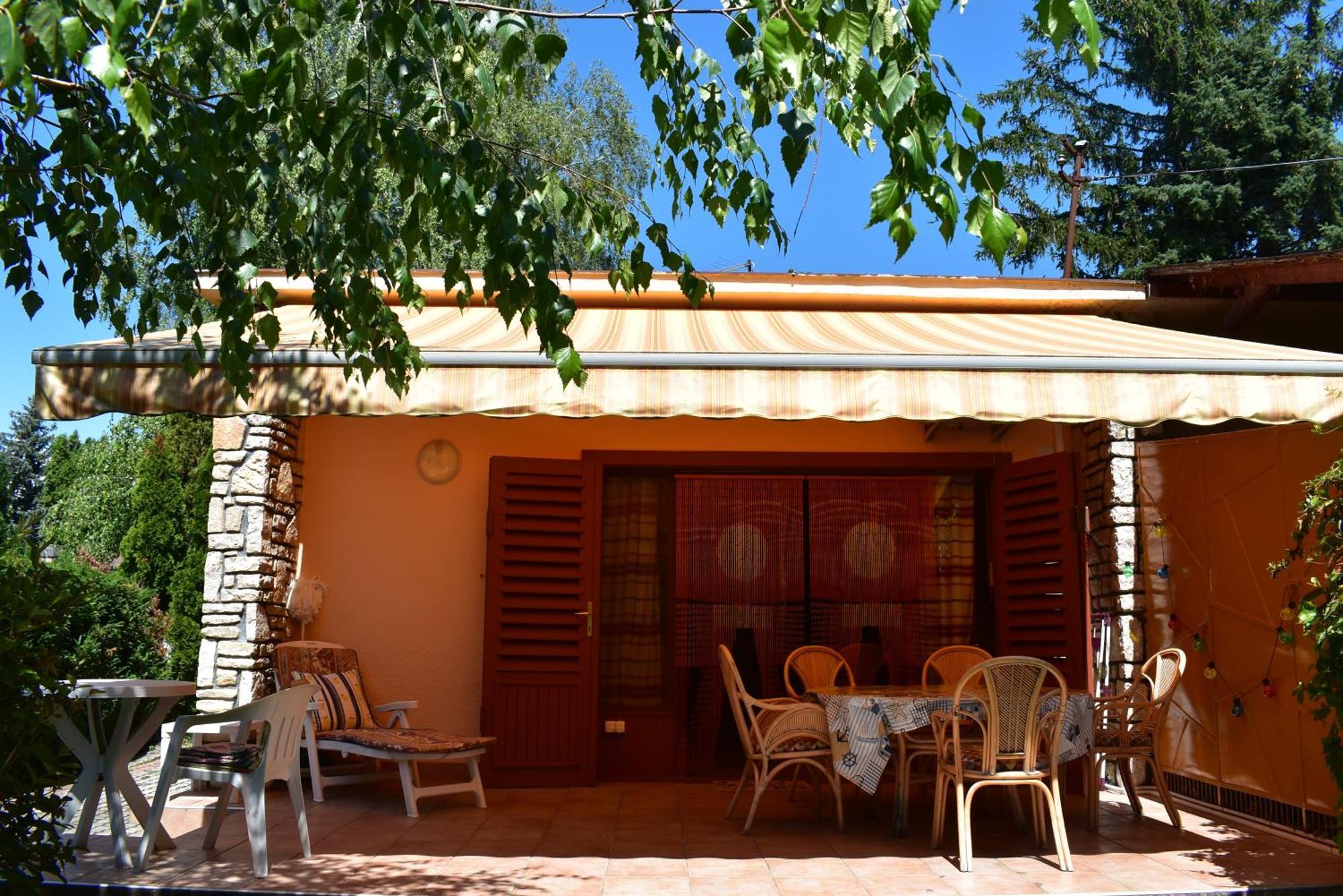Cozy Family Cottage At The Lake Siofok Exterior photo