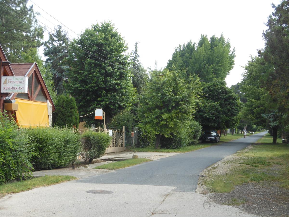Cozy Family Cottage At The Lake Siofok Exterior photo