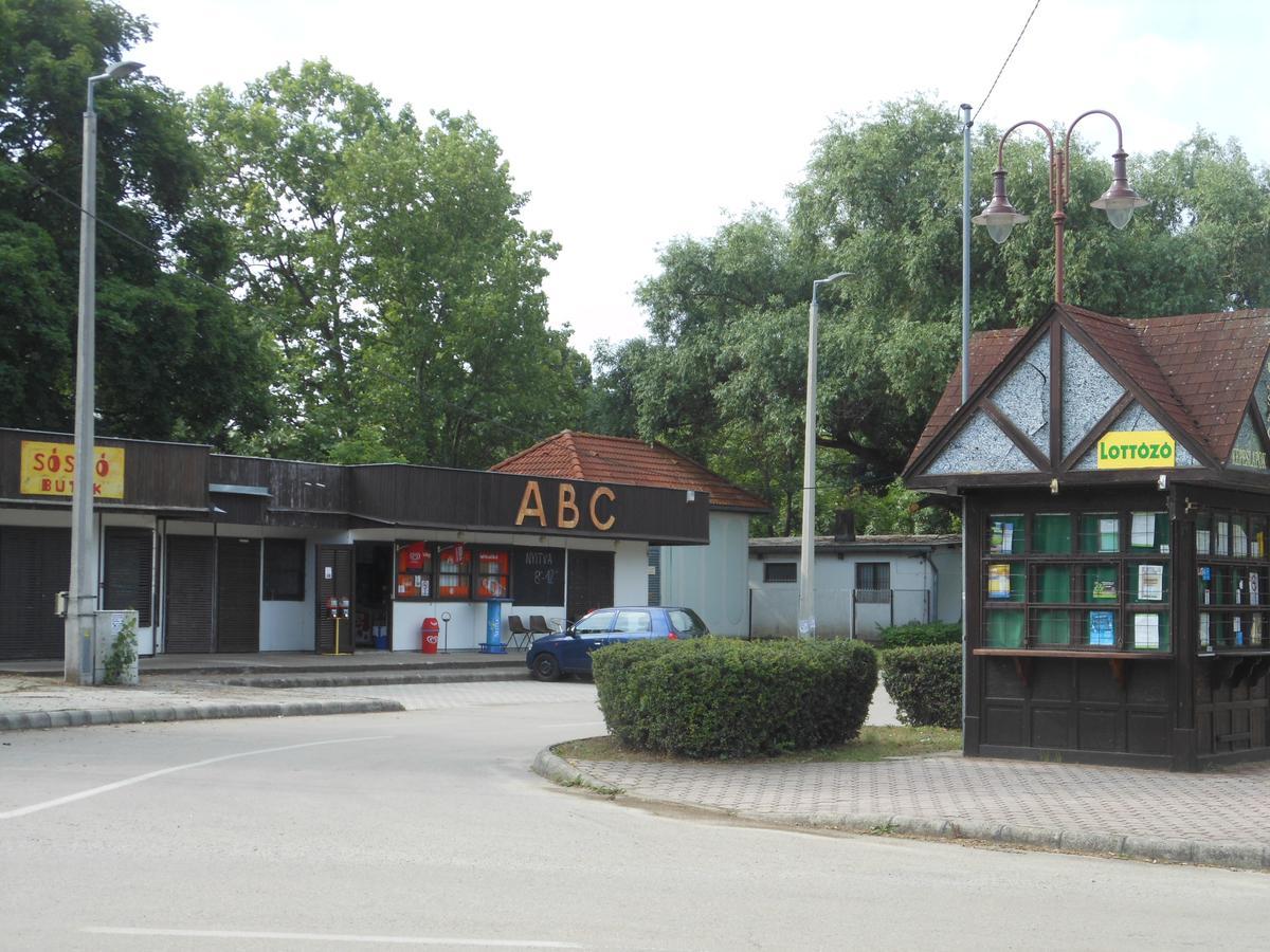 Cozy Family Cottage At The Lake Siofok Exterior photo